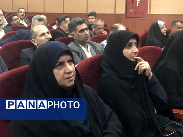 همایش تجلیل از مدیران و کارکنان نمونه شهرستان محمودآباد 