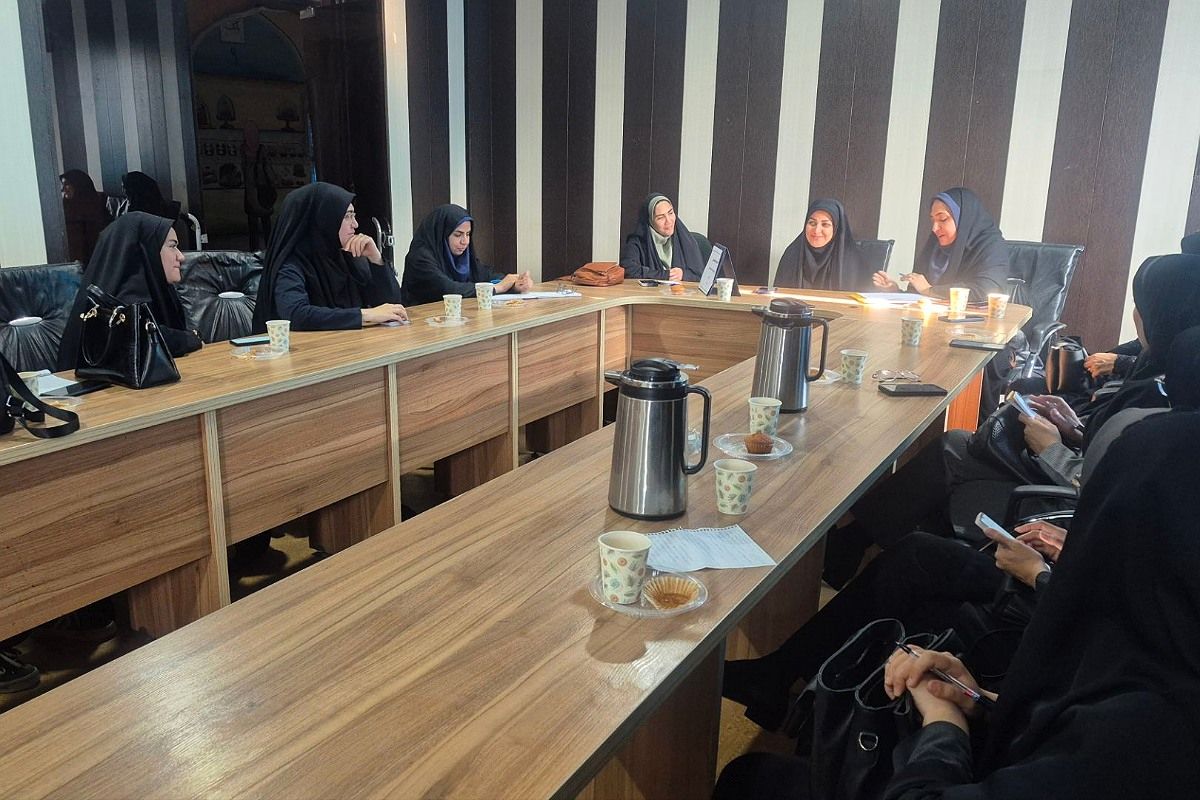 جلسه توانمندسازی نیروی های جدید الاستخدام حوزه پرورشی اداره آموزش و پرورش کهریزک 