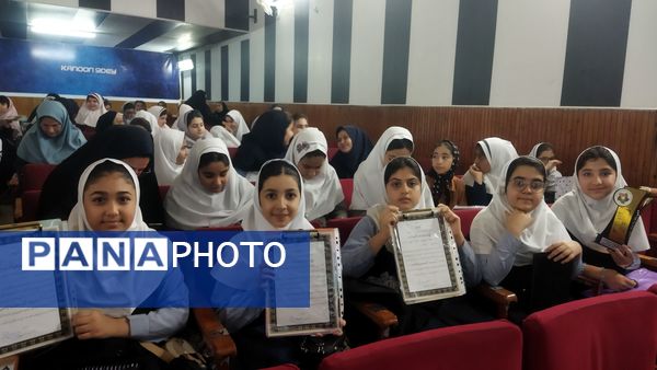 مراسم تجلیل از دانش‌آموزان منتخب طرح‌های حوزه ابتدایی در قائمشهر