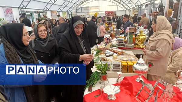 نمایشگاه یلدا در سایه‌سار چنار کهن لاهیجان تبریز گشایش یافت