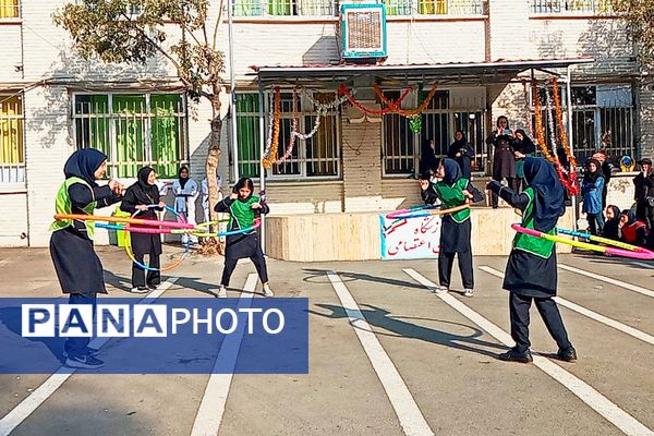 برگزاری المپیاد ورزشی به مناسبت هفته تربیت بدنی در دبیرستان پروین اعتصامی اسلامشهر