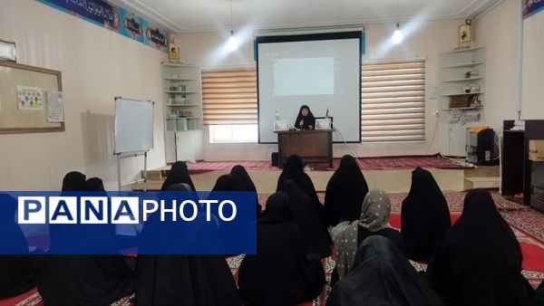 کارگاه آموزش خانواده در دبیرستان شاهد تکتم ناحیه ۳