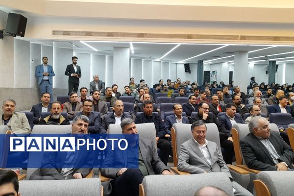 نشست فصلی مدیر منطقه با مدیران مدارس؛ تأکید بر هماهنگی و ارتقای کیفیت آموزشی