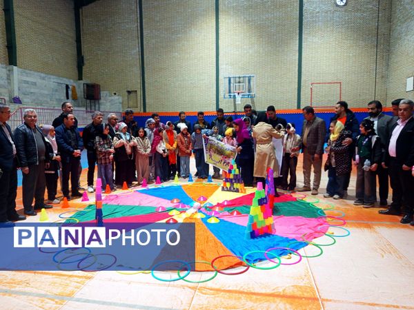 دانش آموزان مدرسه سمیه ساعاتی شاد در کنار پدرانشان گذراندند