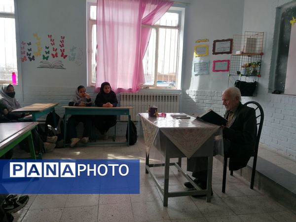 نمایشگاه کتاب در مدرسه تکتم خلیل آباد 