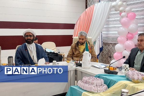 تقدیر از بانوان شاغل در اداره آموزش و پرورش کهریزک 