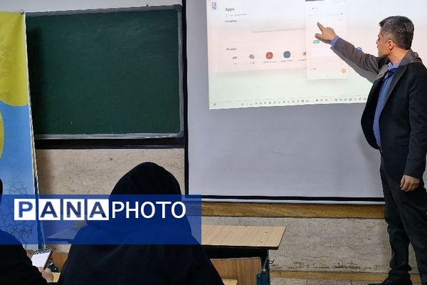 کارگاه تولید محتوا و برپایی نمایشگاه پژوهش در دبستان بانو ابوالوفا ناحیه دو شهرری 