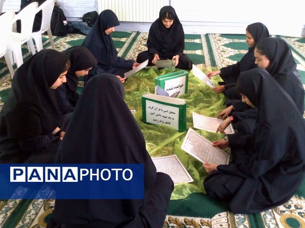 محفل انس با قرآن در دبیرستان فاطمیه 