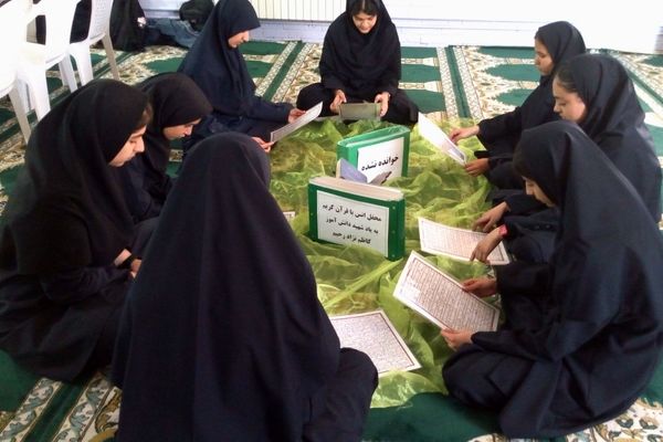 محفل انس با قرآن در دبیرستان فاطمیه 