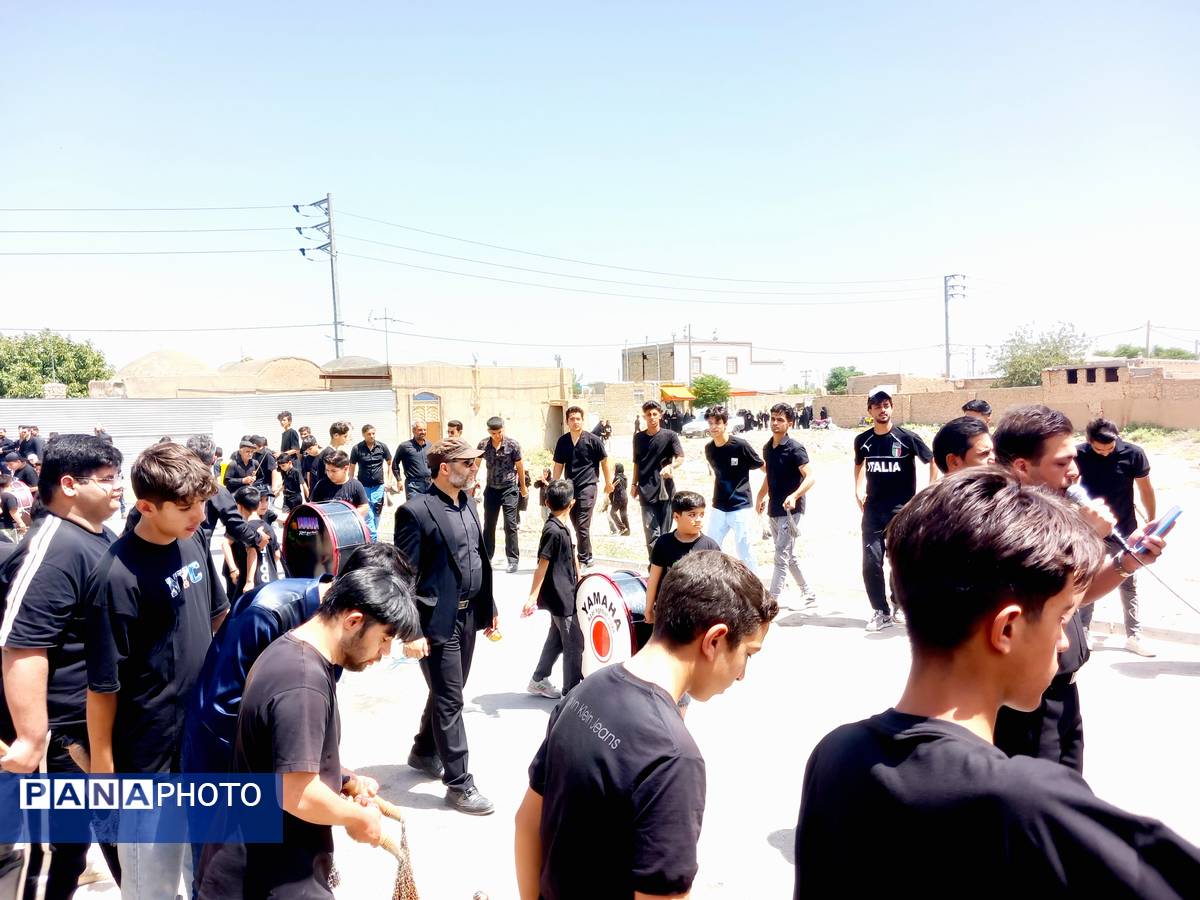 برگزاری تاسوعا حسینی در روستای بزنجرد