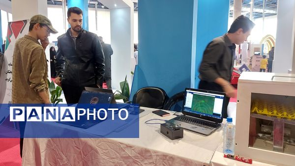 غرفه افتخارات و دستاوردهای هنرستان استعدادهای درخشان امیرکبیر ناحیه شش 