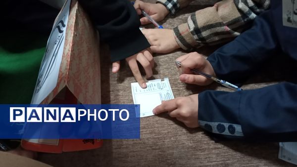 انتخابات شورای دانش آموزی در دبیرستان دخترانه سروقد