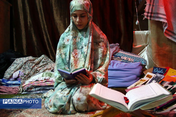 اعتکاف دانش‌آموزی در مسجد لولاگر