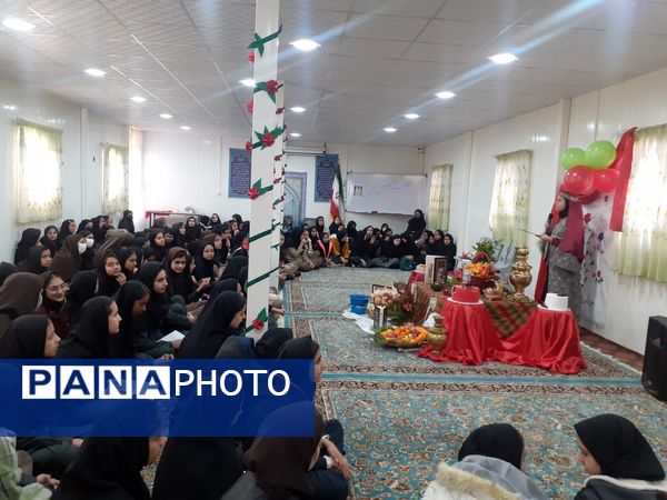 مدرسه نمونه سردار شهید محمدی پور خلیل آباد میزبان شادی یلدا 