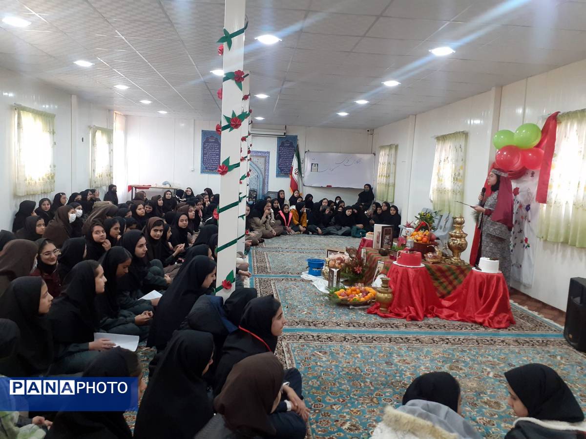 مدرسه نمونه سردار شهید محمدی پور خلیل آباد میزبان شادی یلدا 