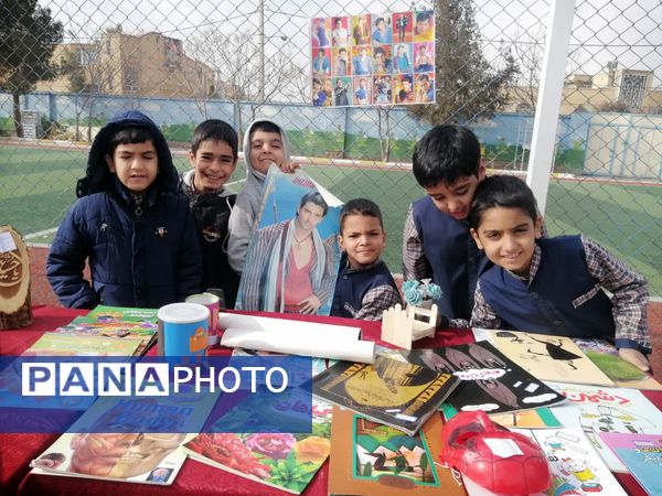  نمایشگاه دست‌سازه‌های دانش‌آموزی در دبستان حضرت قاسم بن‌الحسن‌(ع) ناحیه یک
