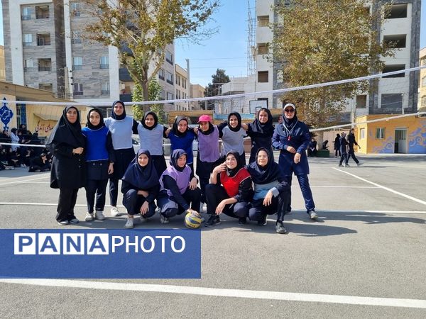 برگزاری المپیاد ورزشی و رقابت سالم دانش‌آموزان دبیرستان آینده‌سازان ناحیه ۴ کرج 