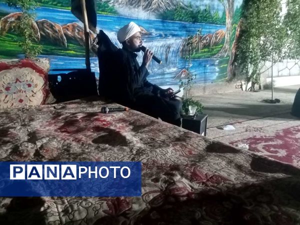 مراسم عزاداری ماه صفر در روستای نقاب در هنگام قطع برق