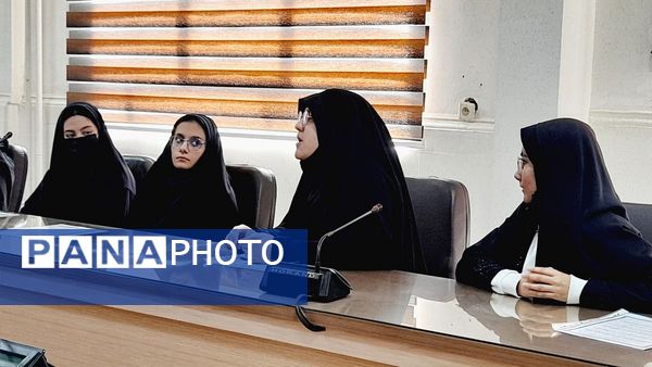 برگزاری اولین جلسه همیاران مشاور دبیرستان شاهد عصمت ناحیه۳ کرج در سال تحصیلی جدید