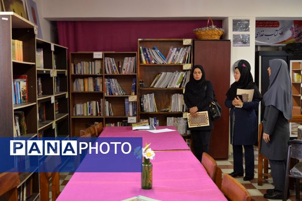  بازدید از کتابخوانه مدرسه حکمت بهارستان‌دو