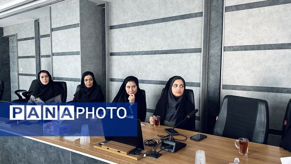 تقدیر از عوامل اجرایی جشنواره ملی طراحی و دوخت لباس دانش‌آموزی با حضور انجمن اولیا‌ و مربیان استان مرکزی