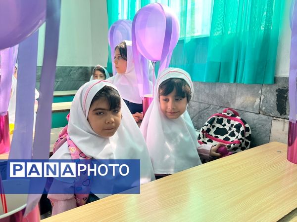 برگزاری جشن شکوفه‌ها در دبستان دخترانه المهدی ناحیه 2 کرج 