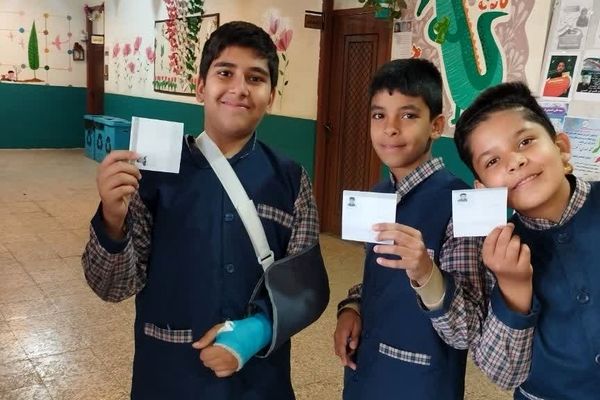 نشاط انتخاباتی و رای گیری شواری دانش‌آموزی در دبستان پسرانه حضرت قاسم(ع)