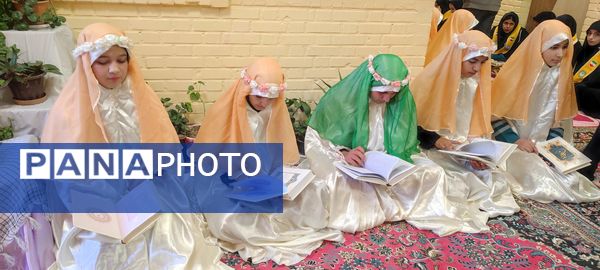 محفل انس با قرآن کریم در دبیرستان دخترانه شهدای زیارت 