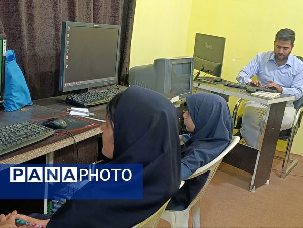 کلاس یادگیری کار با رایانه در کانون لقمان