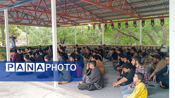 اقامه نماز دانش‌آموزی با حضور ۱۲۰ دانش‌آموز پسر در اردوگاه شهید بهشتی یاسوج