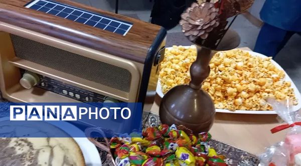 برگزاری جشن شب یلدا در دبیرستان دخترانه امام خمینی (ره)