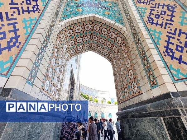 اجتماع 5 هزار نفری نوجوانان دانش آموز در حرم مطهر رضوی 