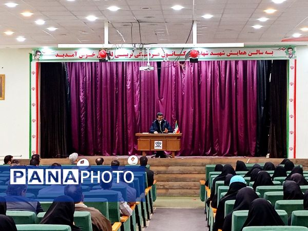 جلسه جهاد تبیین با موضوع بررسی مسائل سیاسی ایران و جهان در کاشمر
