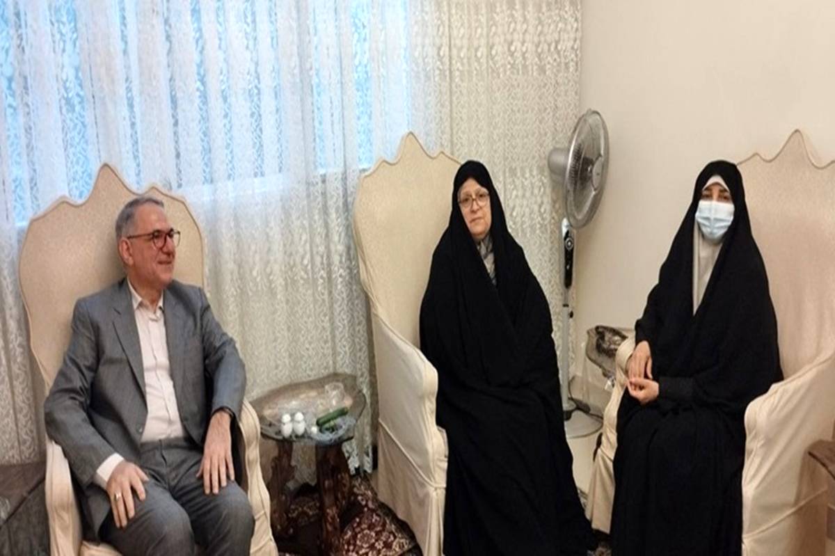 دیدار با خانواده شهدا مایه خرسندی و افتخار است