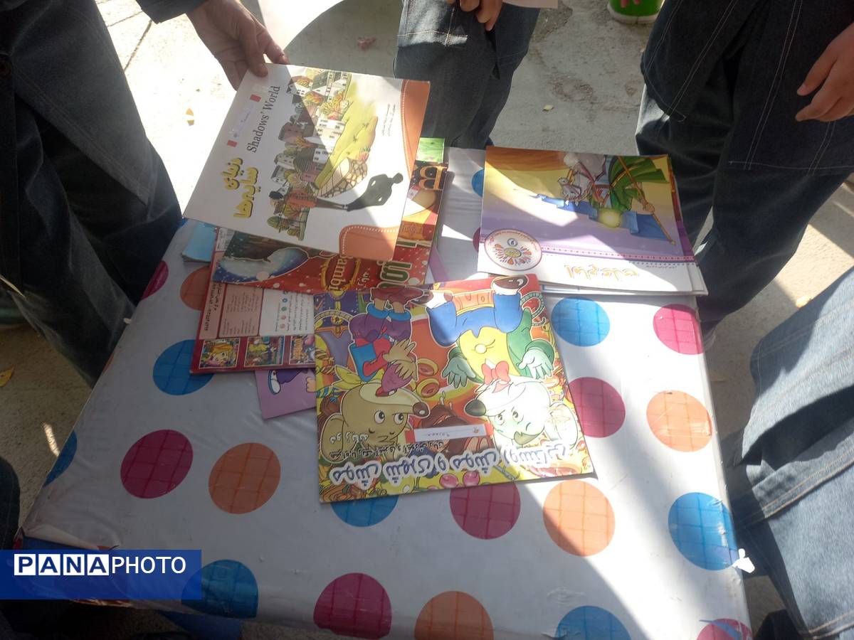 جشن هفته  کتاب خوانی در دبستان فرهنگ فرازمند