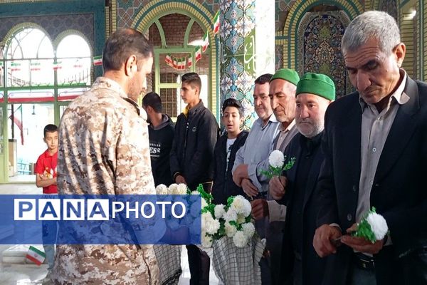 غبارروبی و عطر افشانی گلزار شهدای شهر بار در هفته دفاع مقدس