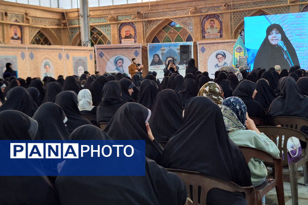 «ضیافت نور» دیدار رمضانی جمعی از بانوان شیراز ، با نماینده ولی فقیه در فارس