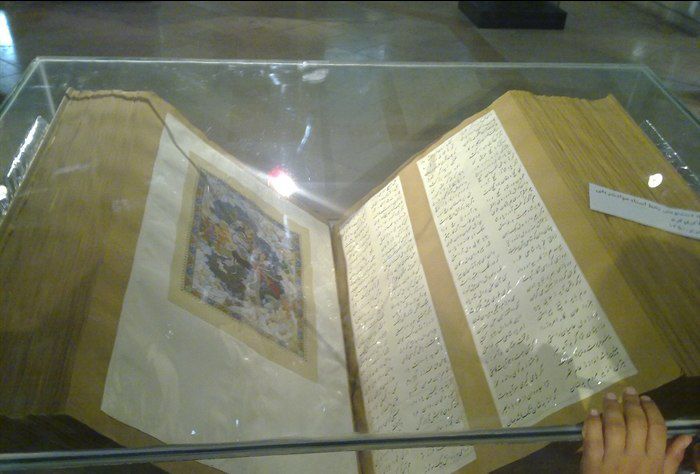 زبان فارسی فراتر از یک درس است  