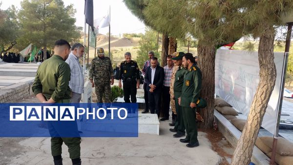 آیین عطر افشانی گلزار شهدای شوراب صغیر در هفته دفاع مقدس 