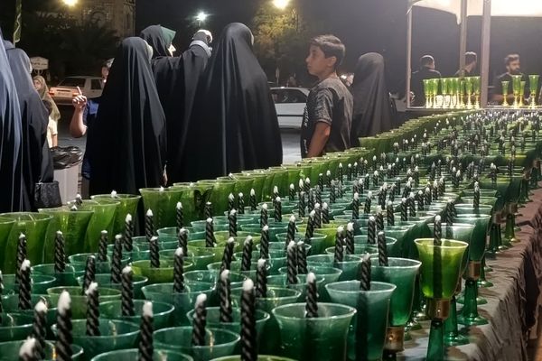 مراسم عزای شام غربت هشتمین آفتاب دل ها، همراه با آیین شمع‌گردانی 