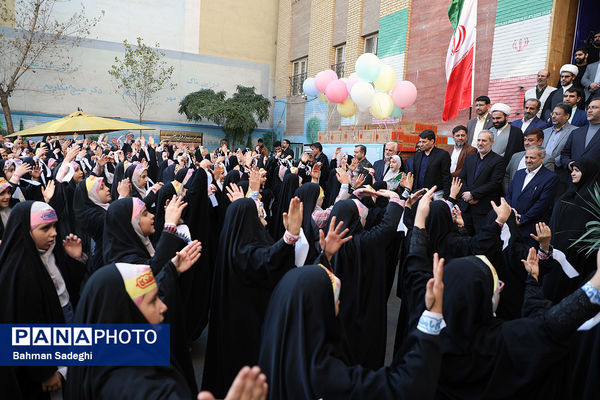 آیین تجهیز ۴۰۰۰ کتابخانه کلاسی با حضور وزیر آموزش و پرورش