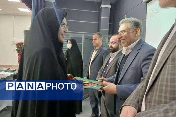 آیین تکریم و تجلیل از پژوهشگران برتر ناحیه۶