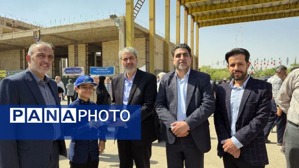 سخنرانی معاون مدیرکل و مدیر آموزش و پرورش کاشان در نماز جمعه و برگزاری میز خدمت در مصلی