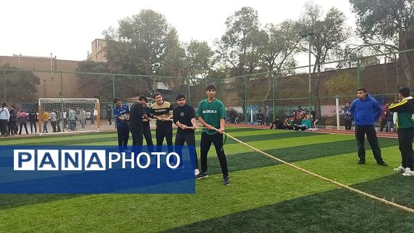 مسابقات طناب کشی شهید پارسا منصور در دبیرستان شاهد ابوذر غفاری 