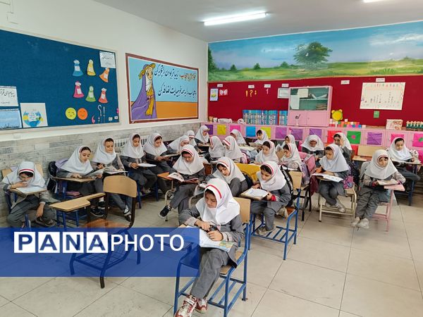 کتاب‌هایی از دل و دست کودکان در کلاس درس