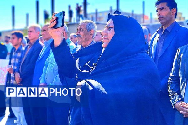 حضور پرشور دانش‌آموزان و فرهنگیان در راهپیمایی روز دانش‌ آموز در باشت 