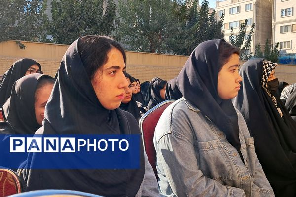 مراسم راز و رهایی؛ پنجره‌ای به دنیای دو نسل در دبیرستان نمونه‌دولتی ولایت بهارستان‌دو