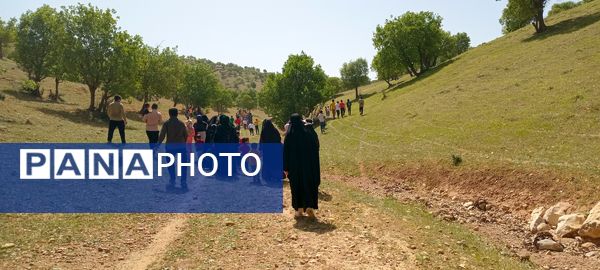 پیاده‌روی اهالی روستای رفن به مناسبت هفته سلامت