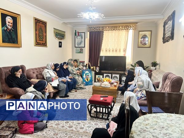 دیدار دانش‌آموزان دبستان المهدی ناحیه 2 کرج با خانواده دانش‌آموز شهید رضا پناهی