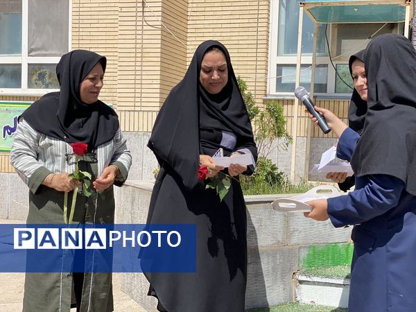 معلمان، مشعل‌داران راه آگاهی در آیینه‌ مهر و خرد